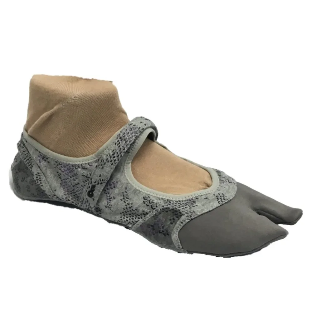 Ahnu Women's In Studi-Om Pale Smoke/Charcoal Gray Sneaker XL (Women's 11-12)